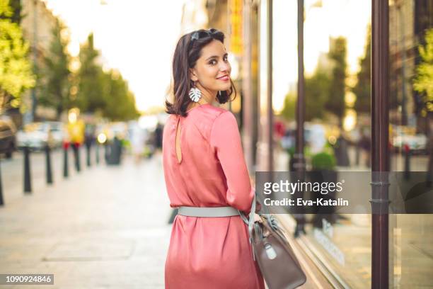 summer shopping - paris street woman stock pictures, royalty-free photos & images