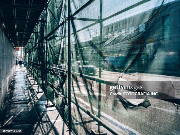 little india construction site - wire mesh construction stock pictures, royalty-free photos & images