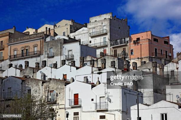 houses of the historic centre, centro storico, monte sant angelo, gargano, apulia, italy - centro storico fotografías e imágenes de stock