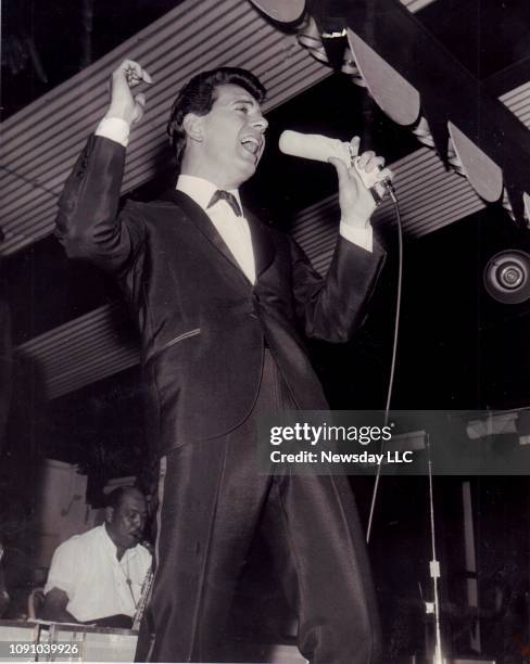 Dimucci 373 Dion Dimucci Photos & High Res Pictures - Getty Images
