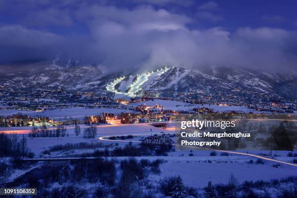 steamboat springs ski resort at night - steamboat springs colorado stockfoto's en -beelden