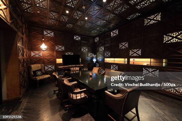 the speakeasy. hotel muse, langsuan, bangkok - speakeasy interior stock pictures, royalty-free photos & images