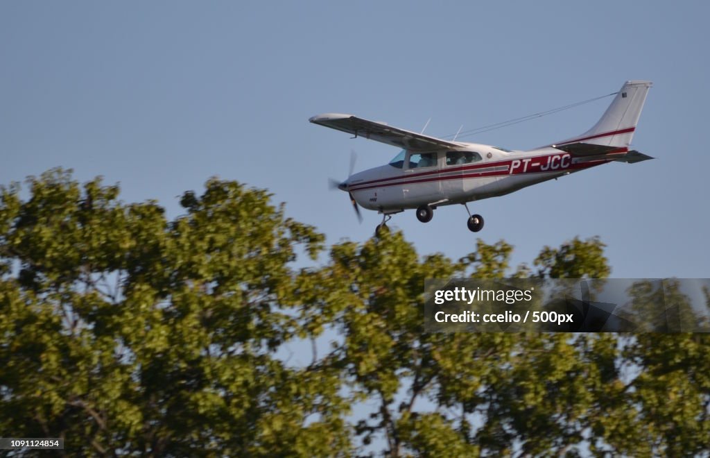 Cessna 210L