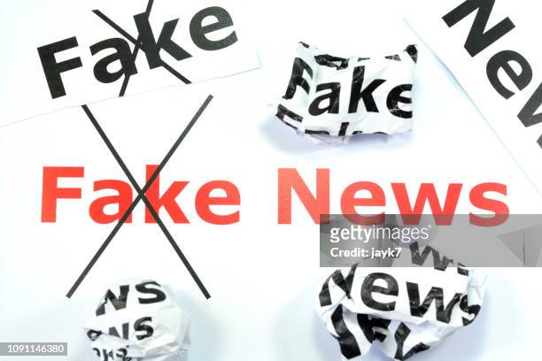 fake news - fake news media stock-fotos und bilder