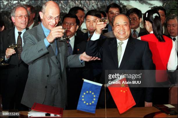 Pascal Lamy Signed The Agreement Of China'S Accession To The World Trade Organization. On May 19Th, 2000 Shi Guangsheng, Chinese Foreign Trade...