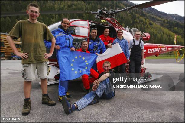 Six Young Polonese Students Are Rescued By The "Pghm And A "Securite Civile " Helicoptere, After Their Six Days Trip To Pitch A European Flag On The...