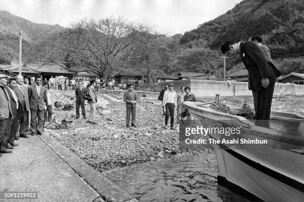 Environmental Agency chief Shintaro Ishihara bows to residents on Minamata Disease as he inspects Shishijima Island on April 24, 1977 in Azuma,...