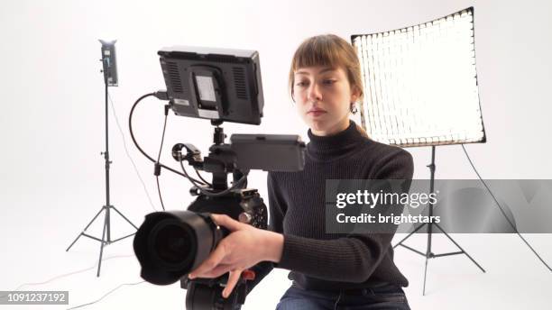 young female camera operator - camera behind the scenes stock pictures, royalty-free photos & images