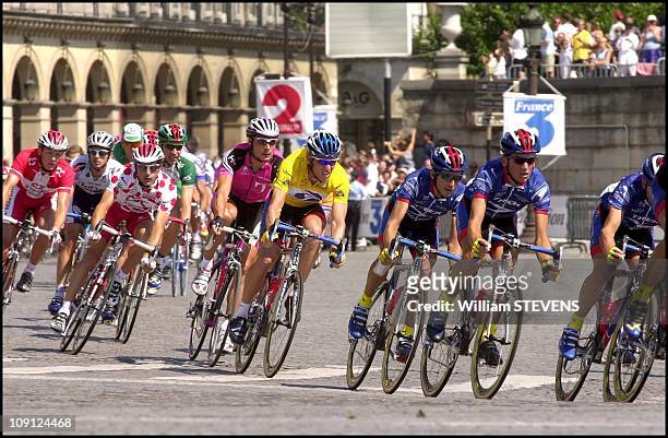 Arrival Of The 88Th. Tour De France On The Champs Elysees On July 29Th, 2001 In Paris, France. Laurent Jalabert, Erik Zabel, Lance Armstrong