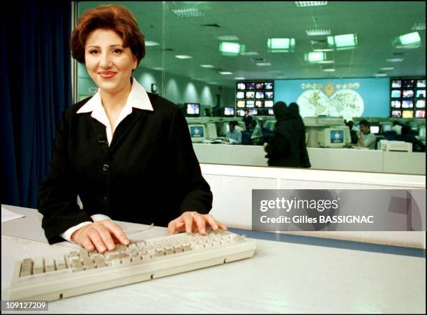 "Al Jazeera" The Arab World'S Counterpart To Cnn On October 13Th, 2001 In Doha, Qatar. Montaha Al Ramahi, Presenter Of The Afternoon News, In The...