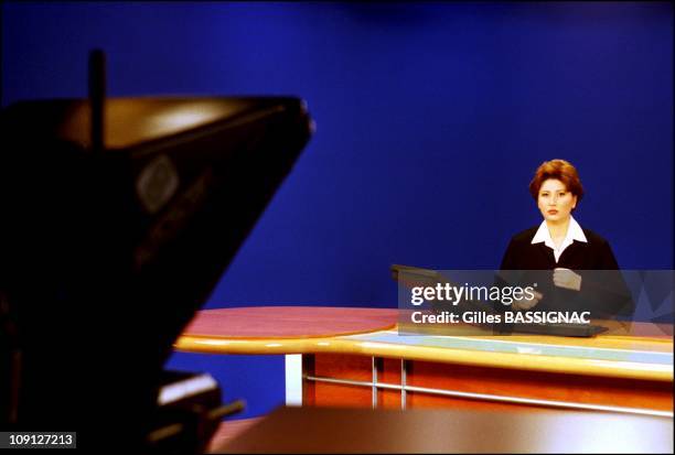 "Al Jazeera" The Arab World'S Counterpart To Cnn On October 13Th, 2001 In Doha, Qatar. Montaha Al Ramahi, Al Jazeera Presenter, In The Virtual Studio