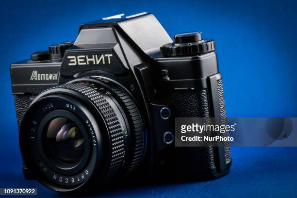 In 1984 Zenit-Automat went into production: it was distinguished by the bayonet attachment Pentax and by a focal shutter with horizontal fabric...