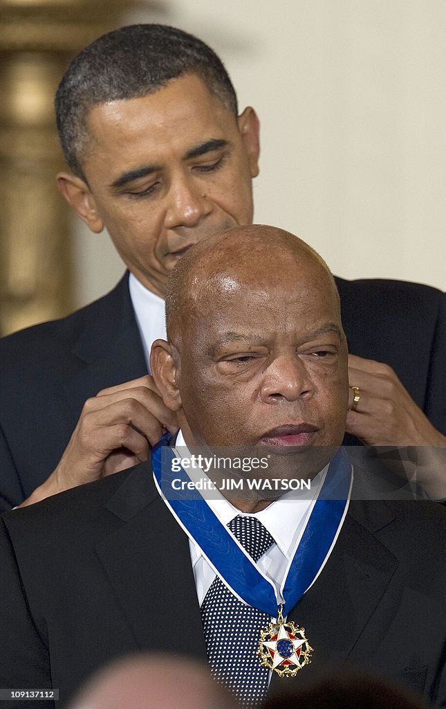 US President Barack Obama awards the 201