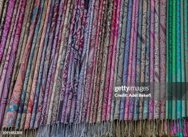 scarves at the shop (morocco) - silk foto e immagini stock