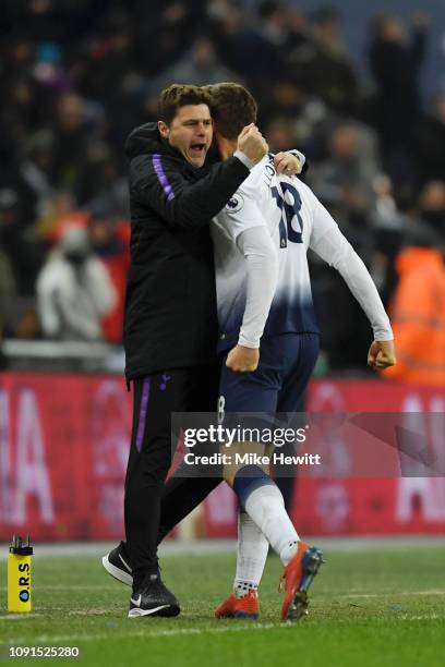 Fernando Llorente of Tottenham Hotspur celebrates with Mauricio Pochettino, Manager of Tottenham Hotspur after scoring his team's second goal during...