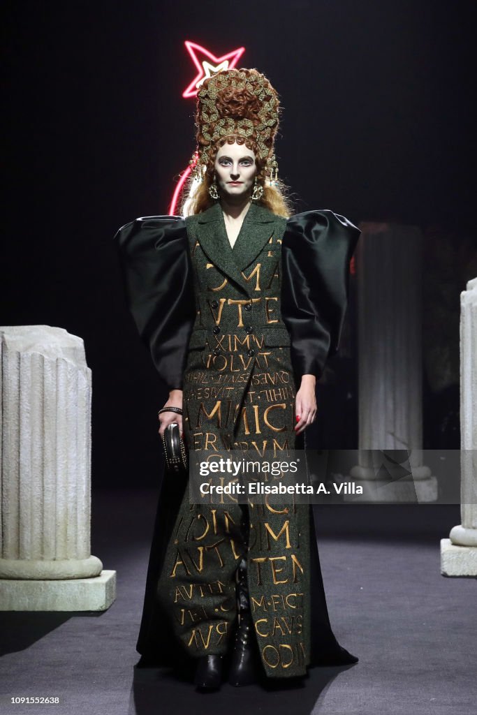 Moschino - Runway - Menswear Collection Autumn/Winter 2019/20