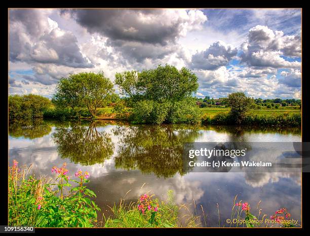 river reflections - castleford stockfoto's en -beelden