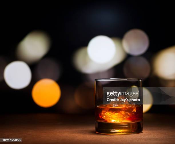 whisky on the rocks - drink with ice - cognac brandy stock pictures, royalty-free photos & images