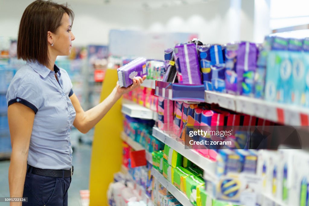 Confezione di sanitari notturni per il cliente
