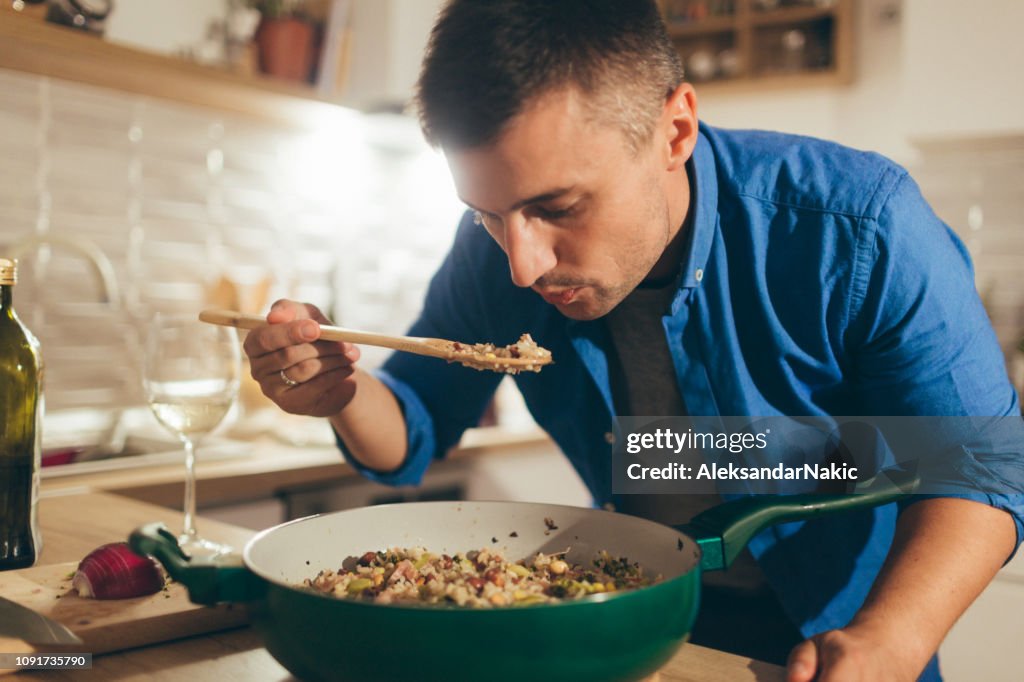 Lassen Sie uns dieses Risotto schmecken