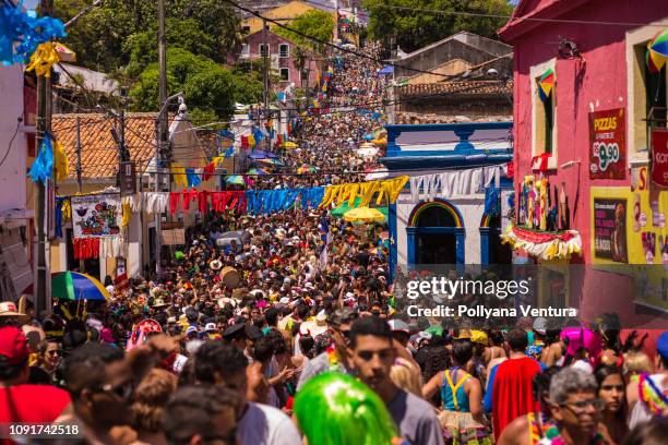 carnaval callejero en la ciudad de olinda - olinda fotografías e imágenes de stock