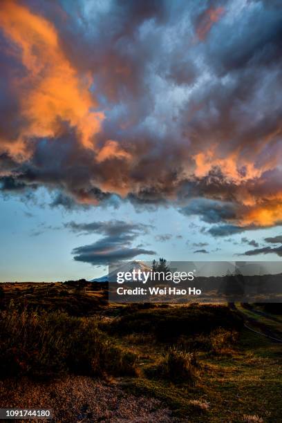 cotopaxi sunset - ecuador cotopaxi stock pictures, royalty-free photos & images