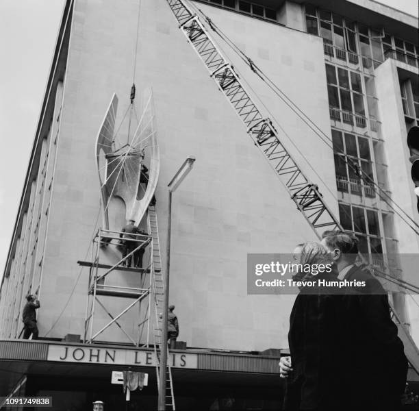 Winged Figure 477 Barbara Hepworth Stock Photos, High-Res Pictures, and Images ...