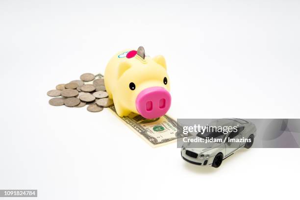 piggy bank, money and car - avareza - fotografias e filmes do acervo