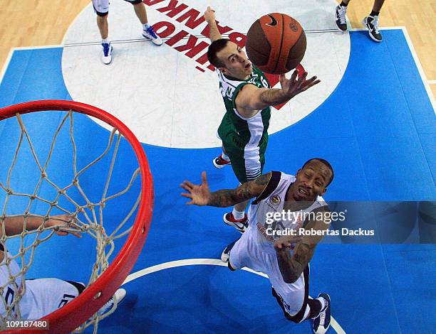 Aleksandar Capin, #6 of Zalgiris Kaunas competes with Tarence Kinsey, #22 of Fenerbahce Ulker Istanbul in action during the 2010-2011 Turkish...