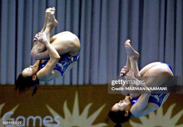 Mayumi Higuchi and Ryoko Nishii of Japan perform during the women's 3m sychronized diving final at Sajik pool in Busan, 08 October 2002, during the...