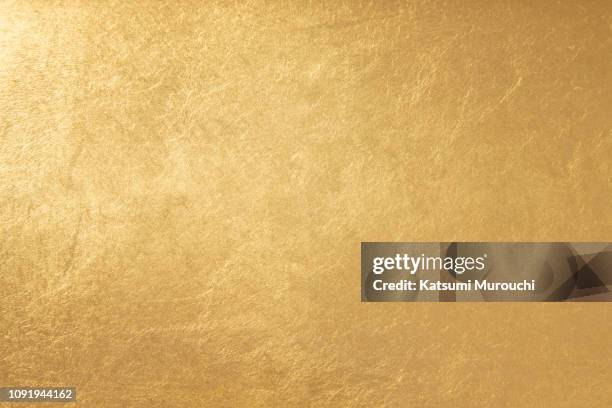 gold foil texture background - oro fotografías e imágenes de stock