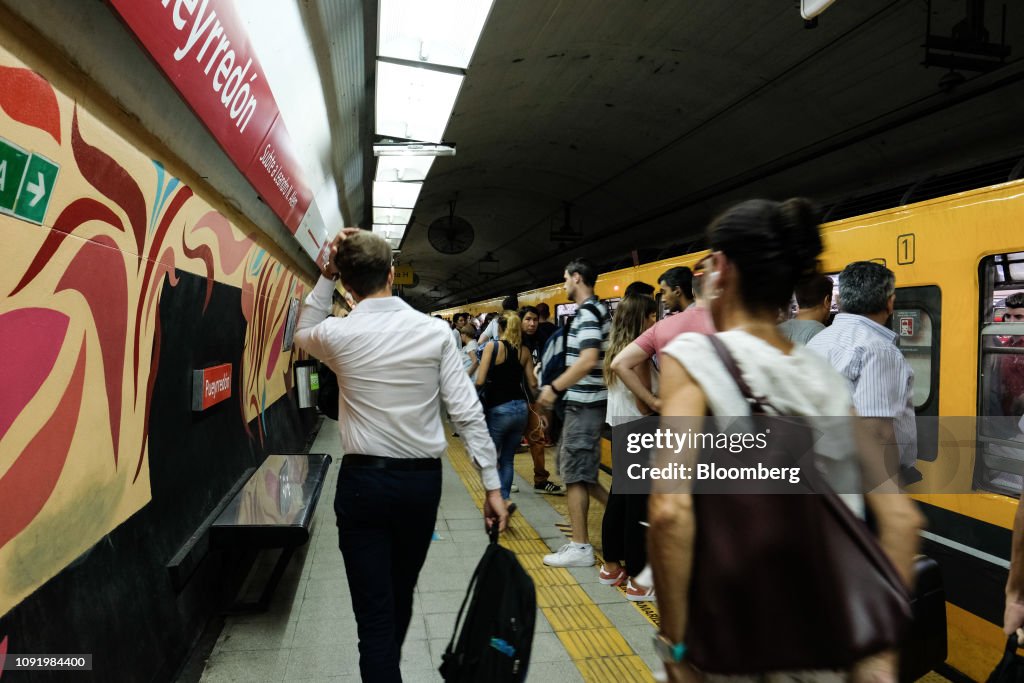 Argentina's Hot Summer Of Packed Subways, More Theft And Floods