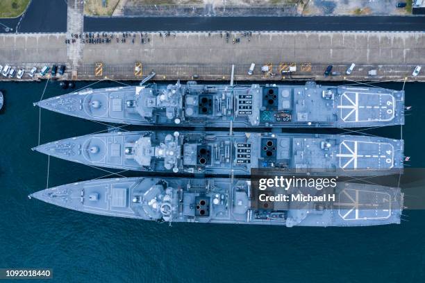 aerial shooting of battleships anchored. viewpoint from directly above. - verdedigen activiteit stockfoto's en -beelden