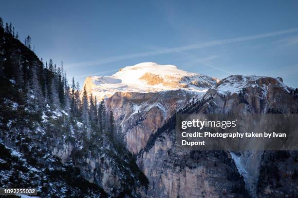 paysage des dolomites - paysage voyage stock pictures, royalty-free photos & images