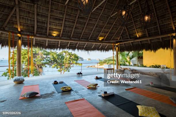 mexico, puerto vallarta, mismaloya, luxury yoga retreat - yoga kissen stock-fotos und bilder