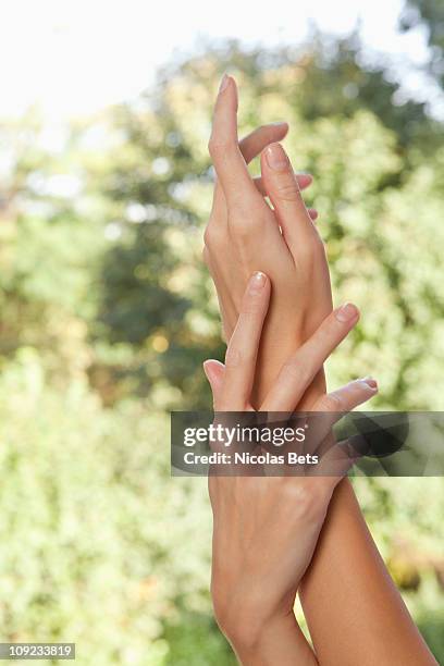 close-up of woman's hands - nicolas bel photos et images de collection