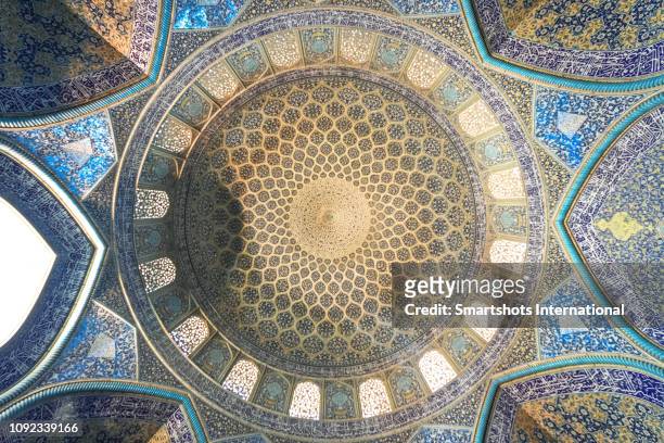 gorgeous dome of "masjed-e sheikh lotfollah" mosque in isfahan, iran - shi'ite islam stock pictures, royalty-free photos & images