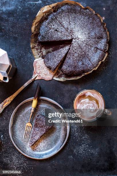 swedish kladdkaka, dark chocolate cake, swedish brownie, with coffee, close-up - brownie stock-fotos und bilder