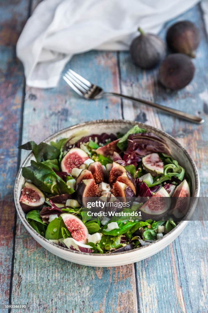 Mixed salad with figs