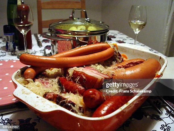 choucroute - sauerkraut stock pictures, royalty-free photos & images