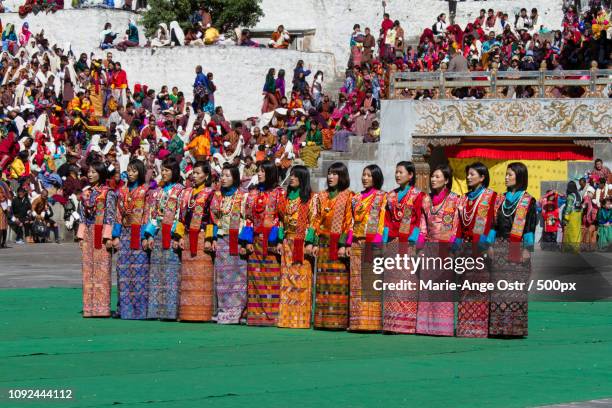 bhutan, female bhutanese singers - marie ange ostr�� fotografías e imágenes de stock