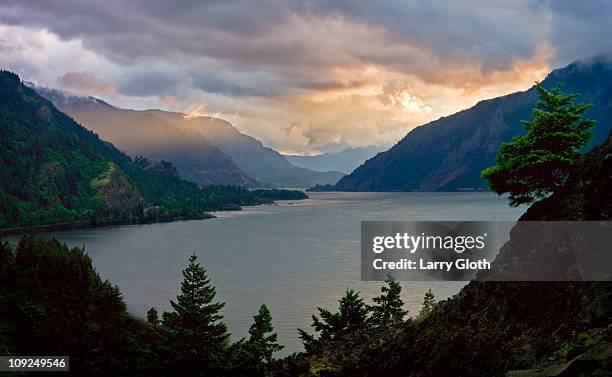 columbia river gorge - columbia river stock pictures, royalty-free photos & images