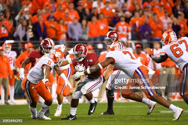 Damien Harris of the Alabama Crimson Tide rushes against the Clemson Tigers during the College Football Playoff National Championship held at Levi's...