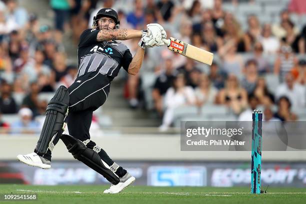 Doug Bracewell of the New Zealand Black Caps bats during the International Twenty20 match between New Zealand and Sri Lanka at Eden Park on January...