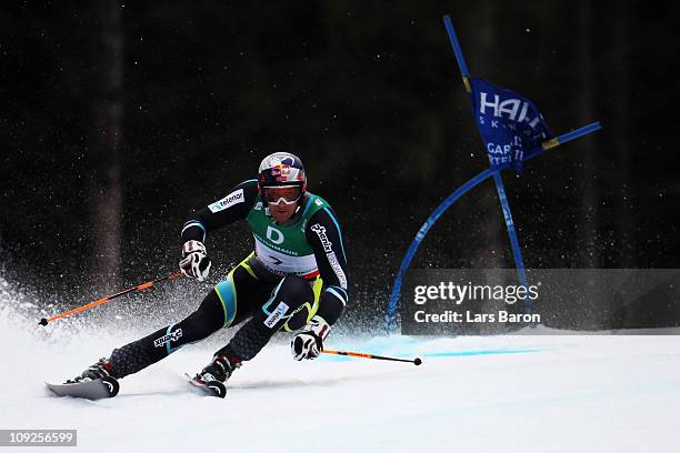 Aksel Lund Svindal of Norway skis in the Men's Giant Slalom during the Alpine FIS Ski World Championships on the Kandahar course on February 18, 2011...