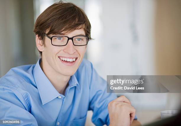 portrait of businessman, smiling - óculos de armação grossa imagens e fotografias de stock