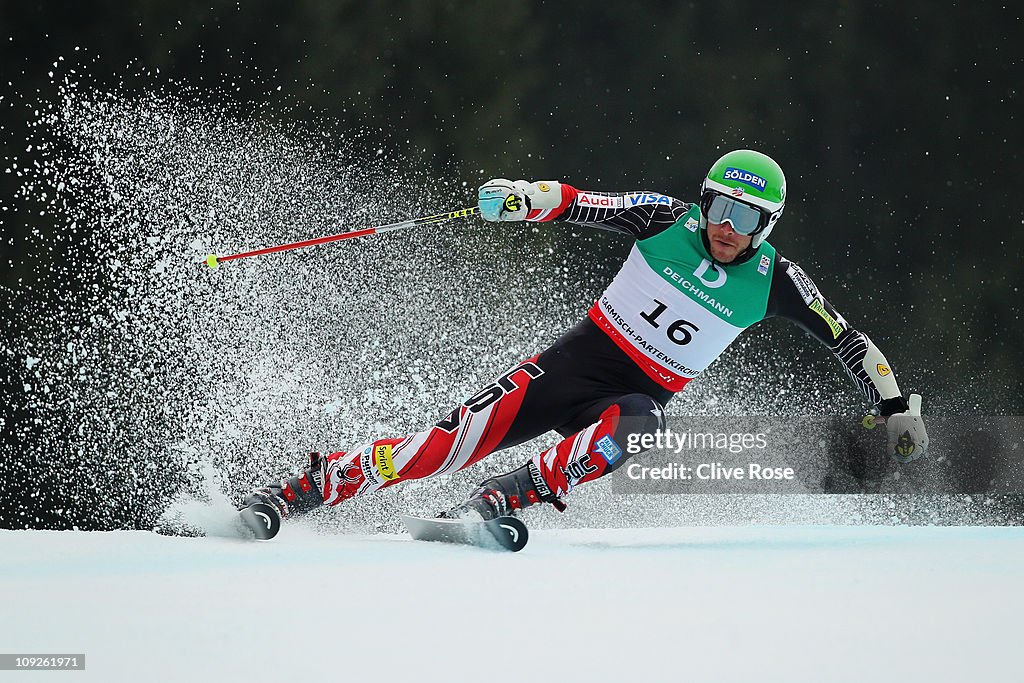Bode Miller of the United States of America skis in the Men's Giant ...