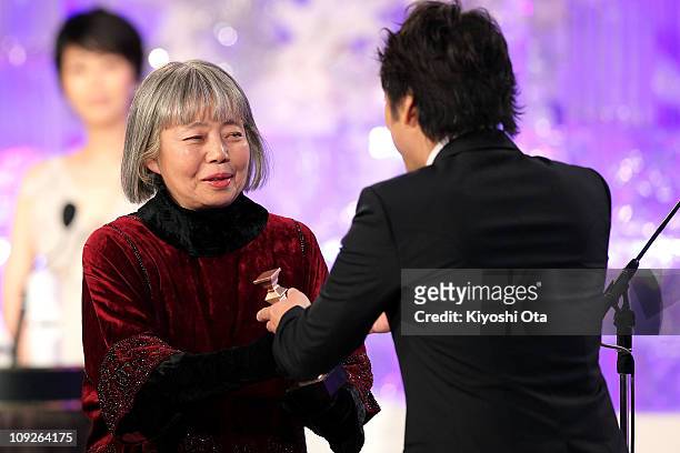 Actress Kirin Kiki accepts the award for Best Actress in a Supporting Role for 'Akunin ' onstage during the 34th Japan Academy Awards at Grand Prince...
