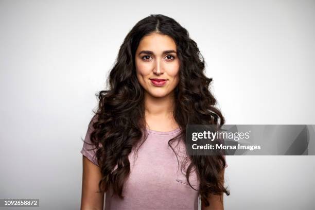 beautiful young woman with long wavy hair - brunette stockfoto's en -beelden