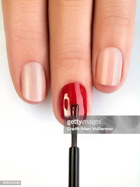 woman painting fingernails, close-up - smalto per unghie foto e immagini stock